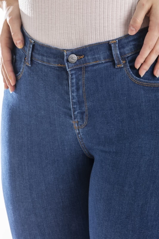 Jeans Vestibilità Regular a Vita Alta Elasticizzato